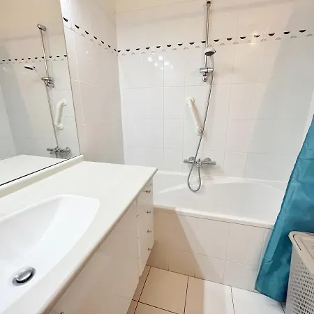 T3 Hippocampe -jardin -piscine -garage -clim Apartment *